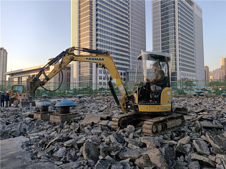 減少挖掘機出租時零件損耗的技巧